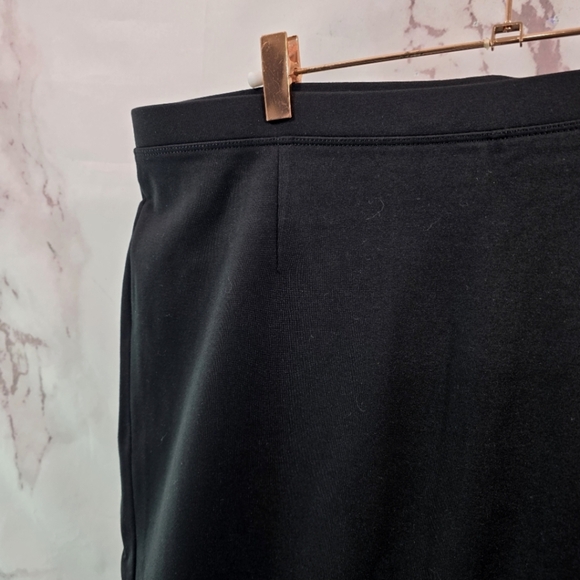 Betabrand Skirt Womens Black Sassiest Pant Capri Skort Lined Petite Regular - Picture 3 of 12
